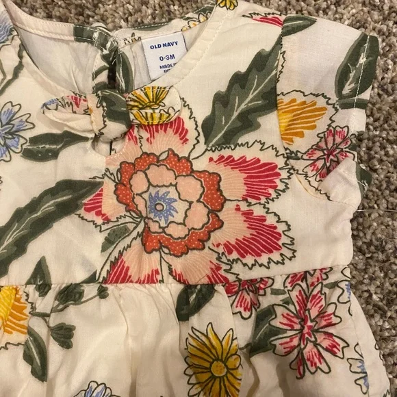 Brand New Flowered Outfit - Picture 5 of 9